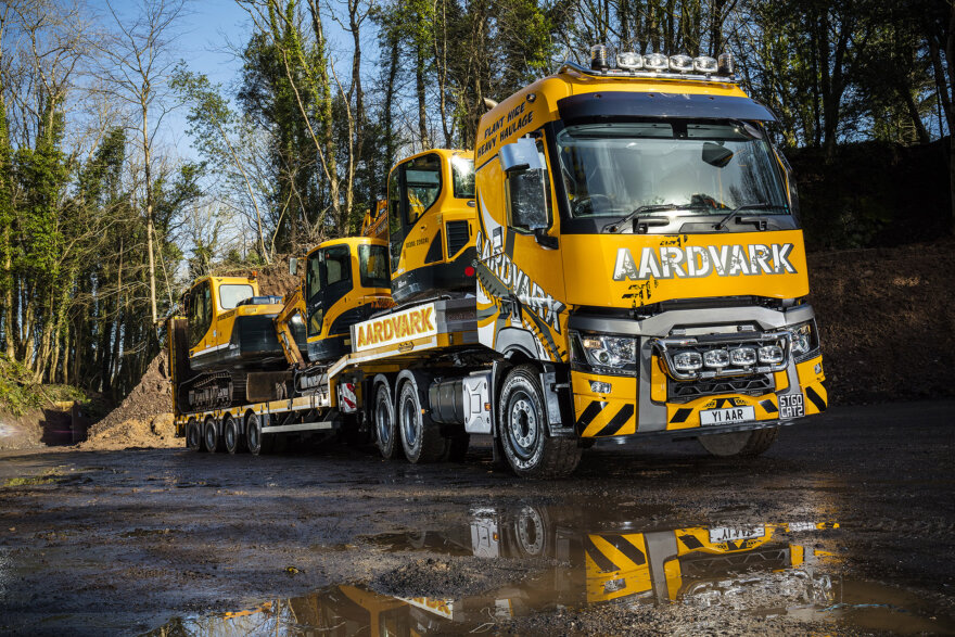 Aardvark Hire Unveil UK's First Renault Trucks C520.26 6x4 Tractor