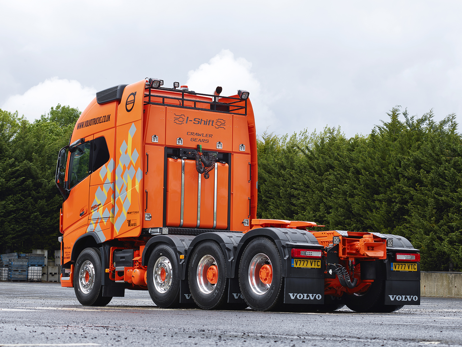 HeavyTorque: Volvo FH16 8x4 Tridem Demonstrator - HeavyTorque