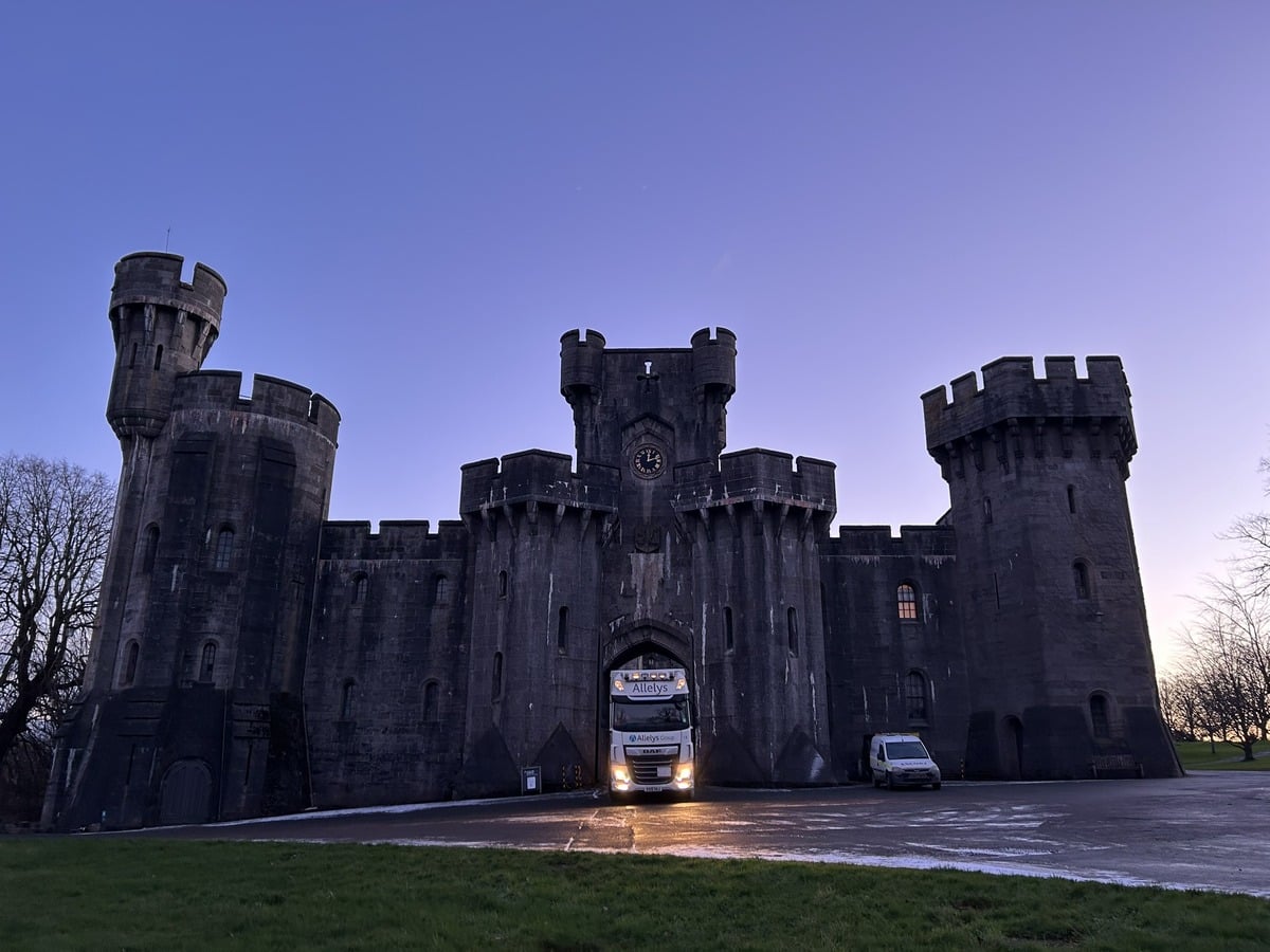 Allelys Remove and Transport 7 Rolling Stock Units from Penrhyn Castle
