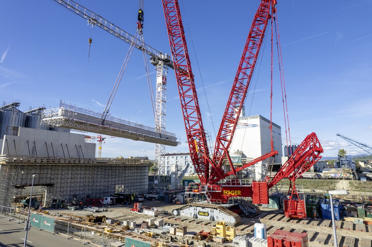 Four Liebherr Cranes Build Trimodal Transshipment Terminal