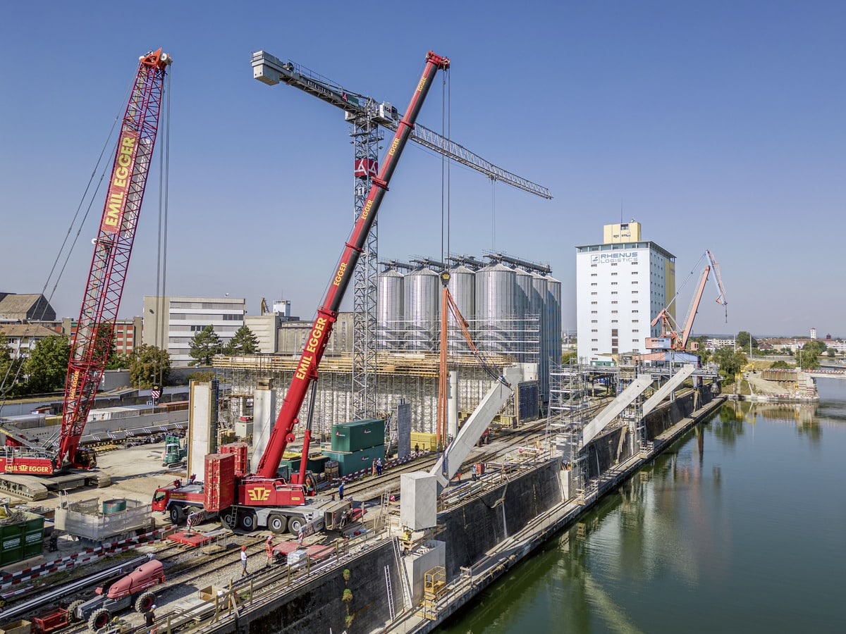 Four Liebherr Cranes Build Trimodal Transshipment Terminal