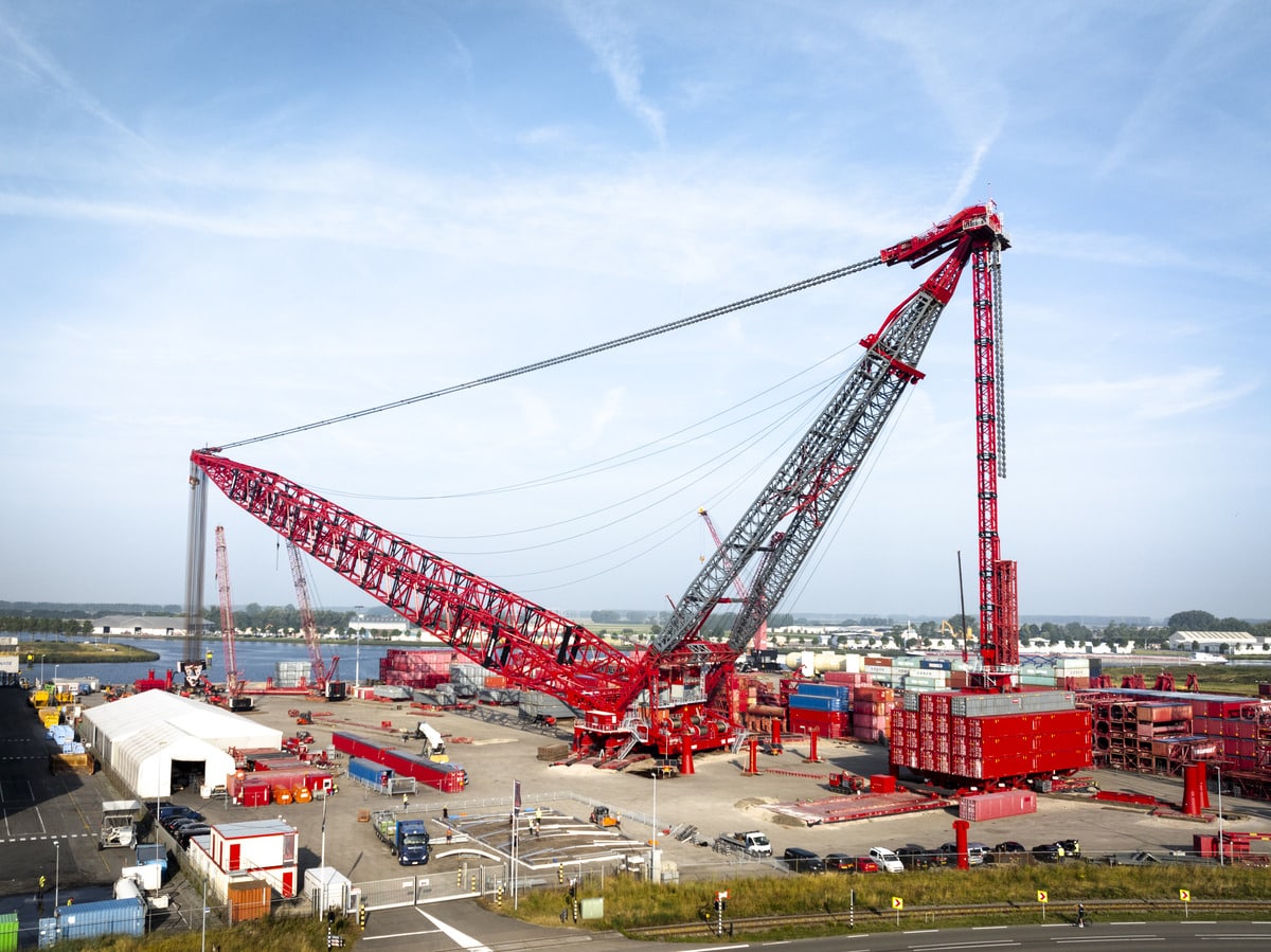 Mammoet Launches World’s Strongest Land-Based Crane