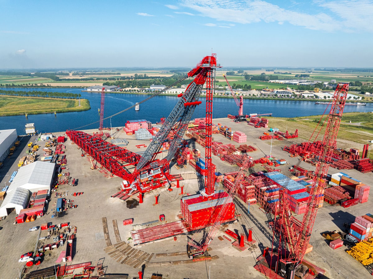 Mammoet Launches World’s Strongest Land-Based Crane