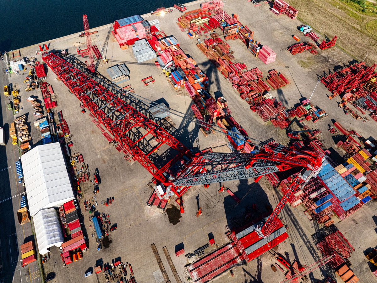 Mammoet Launches World’s Strongest Land-Based Crane