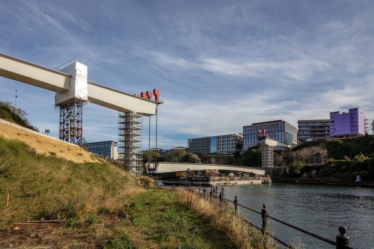 Mammoet on Schedule with the New Wear Footbridge