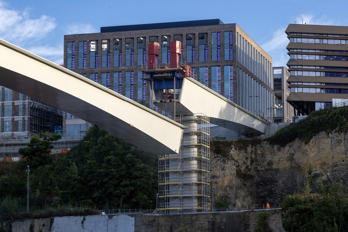 Mammoet on Schedule with the New Wear Footbridge