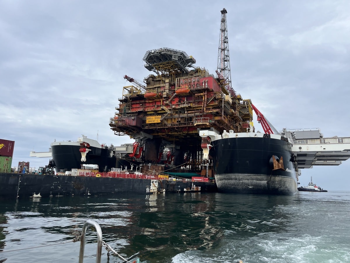 Topside Load-In for Brent Field Decommissioning Project